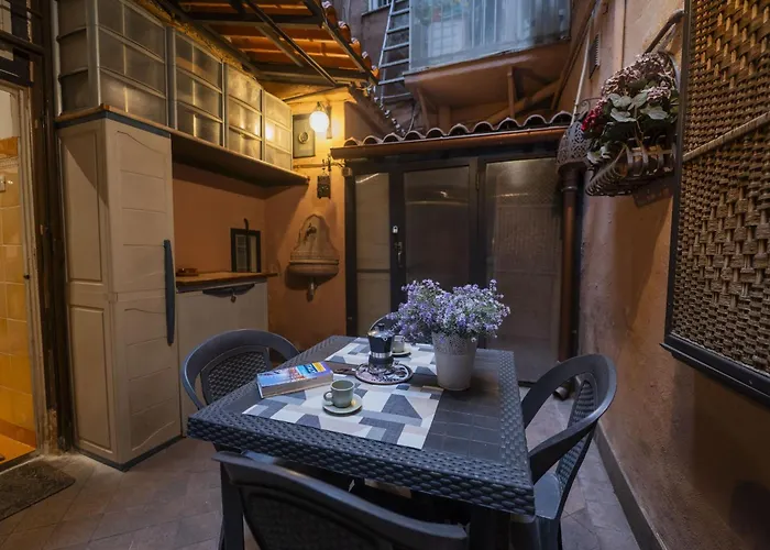 Romantic Nest By Piazza Navona Apartment
